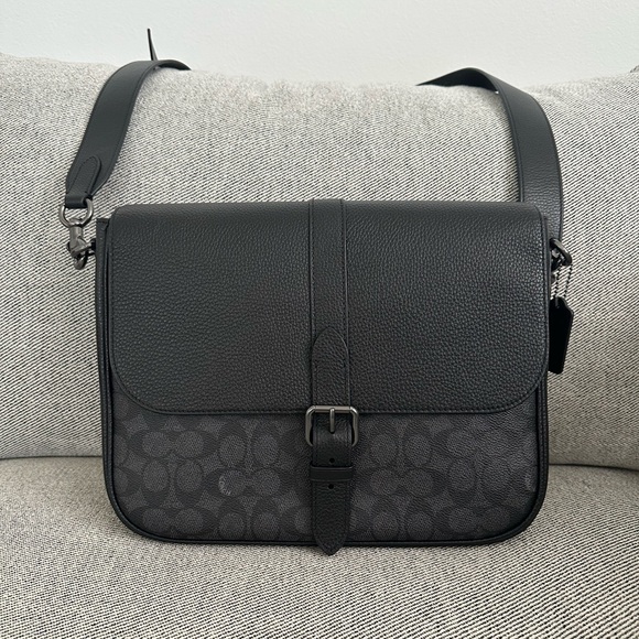NWT Coach Warner Messenger Bag CW214